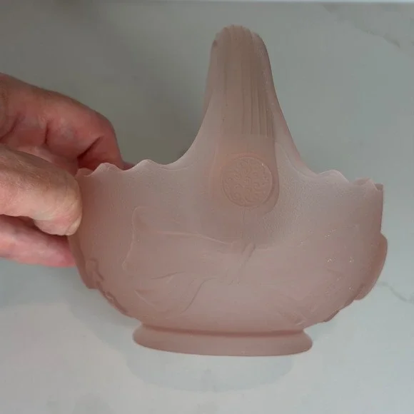 Vintage 1980s Lenox Imperial Pink Frosted Satin Glass Buttons & Bow Basket 5" - Picture 5 of 10